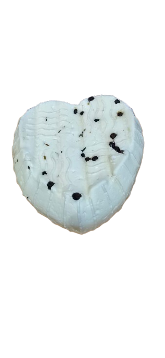 Formaggio cuore morbido di pecora al pepe nero